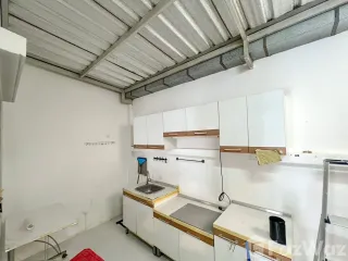 Casa adosada en venta de 3 habitaciones en Bang Sao Thong, Samut Prakan