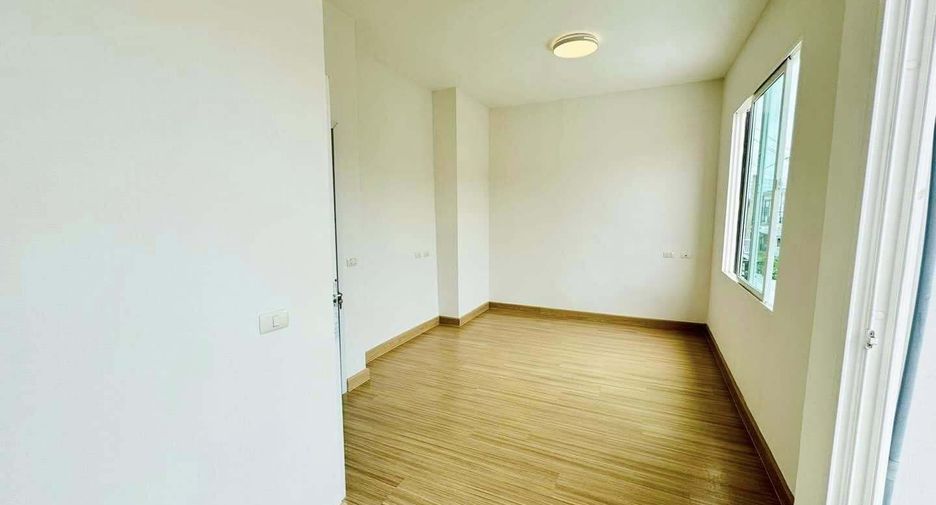 For sale 3 bedrooms townhouse in Bang Khun Thian, Bangkok