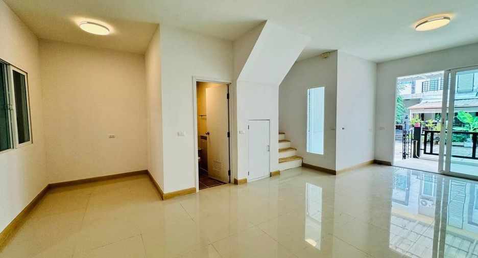 For sale 3 bedrooms townhouse in Bang Khun Thian, Bangkok