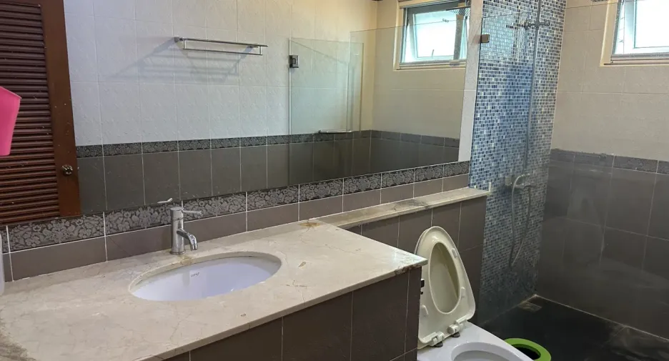 For rent 6 bedrooms house in Bang Lamung, Chonburi