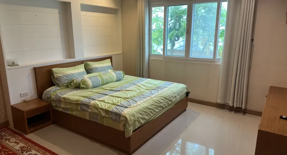 For rent 6 bedrooms house in Bang Lamung, Chonburi