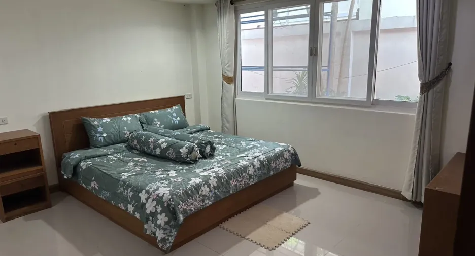 For rent 6 bedrooms house in Bang Lamung, Chonburi