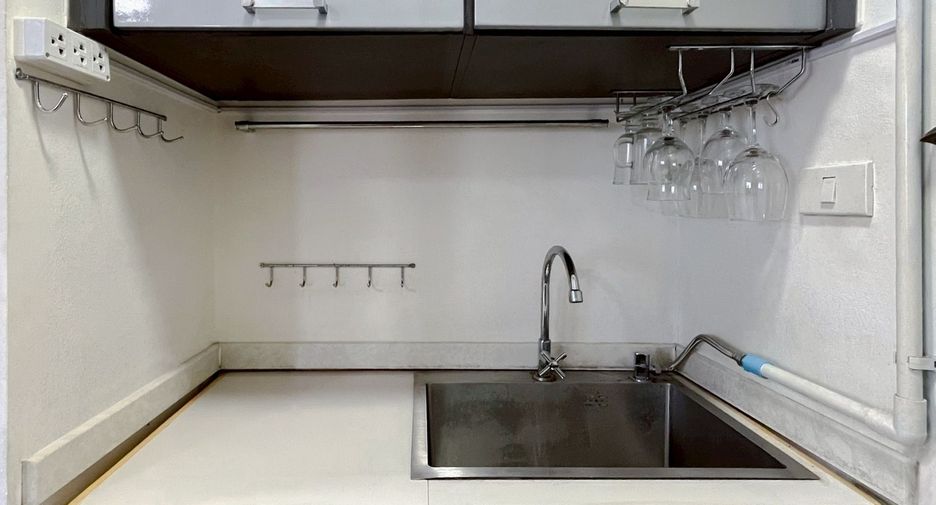 For sale 1 bed condo in Saphan Sung, Bangkok