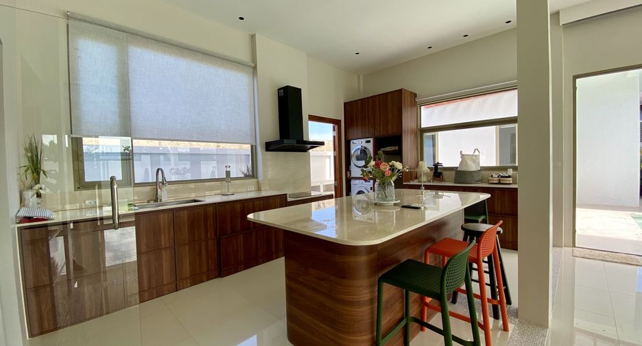 For sale 4 bedrooms villa in Thalang, Phuket