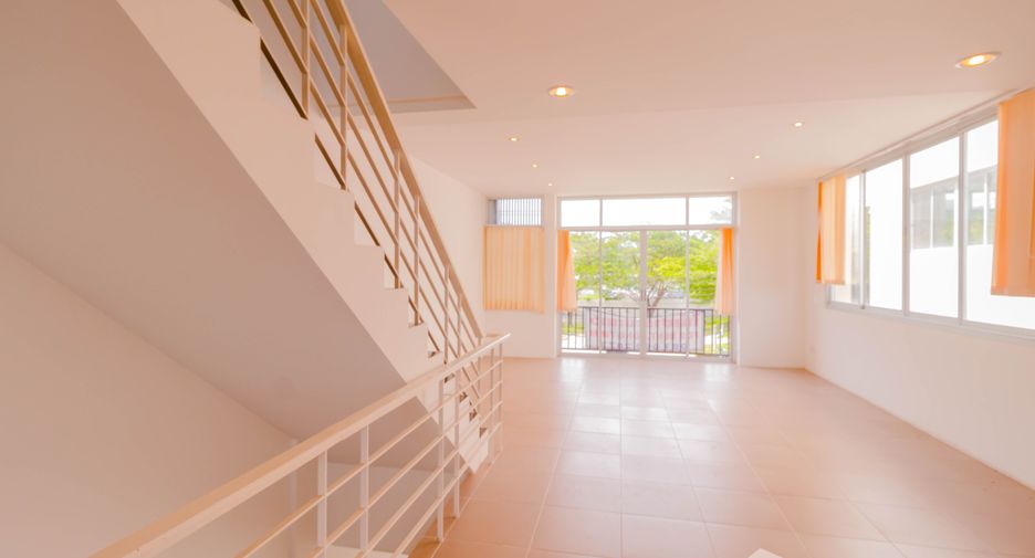 Gewerbefläche zum Kauf mit 4 Zimmer in Mueang Phuket, Phuket