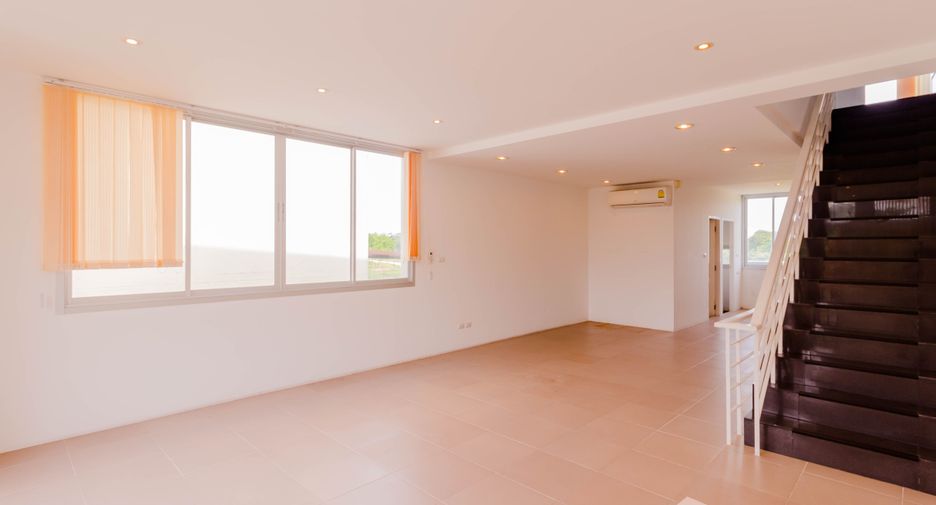 Gewerbefläche zum Kauf mit 4 Zimmer in Mueang Phuket, Phuket