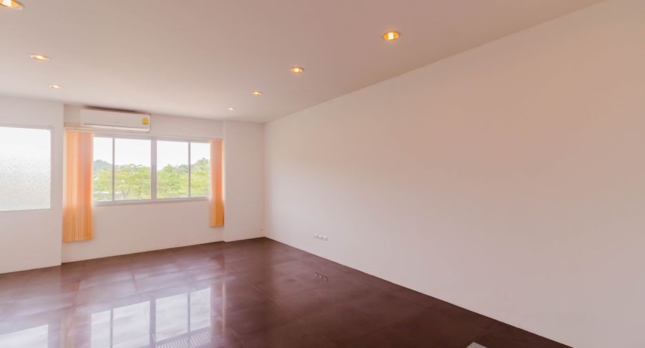 Gewerbefläche zum Kauf mit 4 Zimmer in Mueang Phuket, Phuket