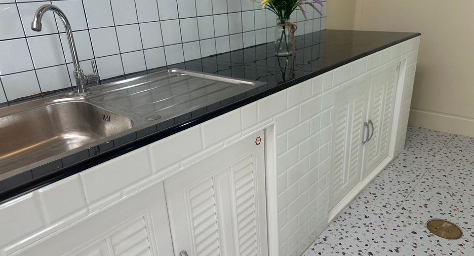 For sale 2 bedrooms townhouse in Phra Samut Chedi, Samut Prakan