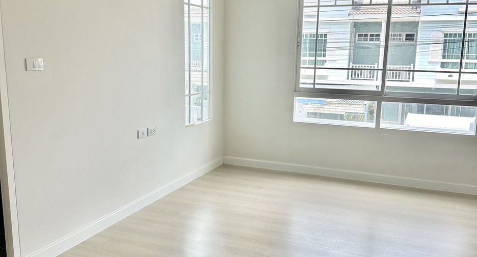 For sale 2 bedrooms townhouse in Phra Samut Chedi, Samut Prakan