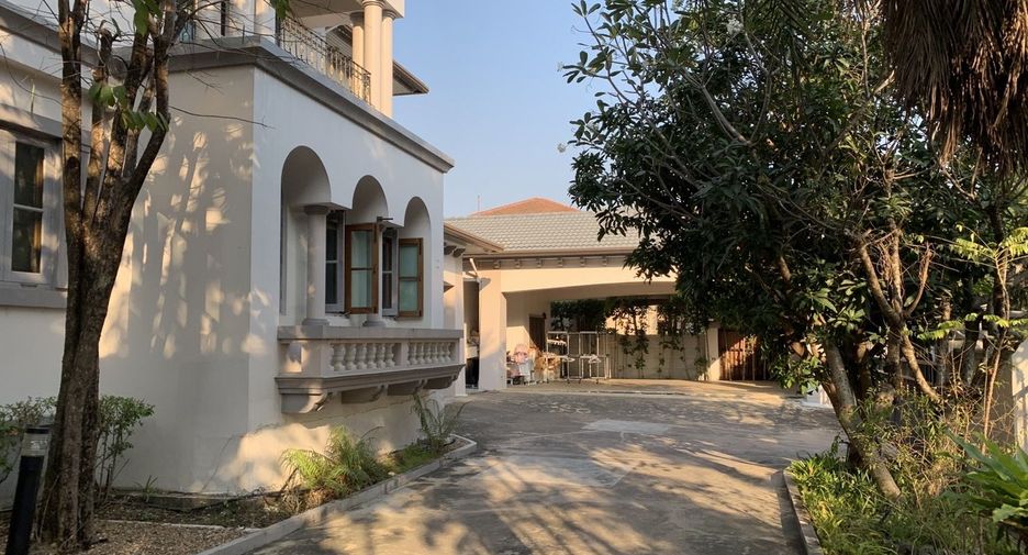 For sale 5 bedrooms villa in Bang Khun Thian, Bangkok