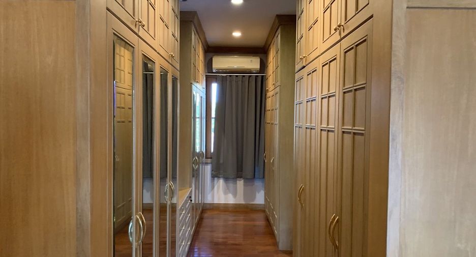 For sale 5 bedrooms villa in Bang Khun Thian, Bangkok