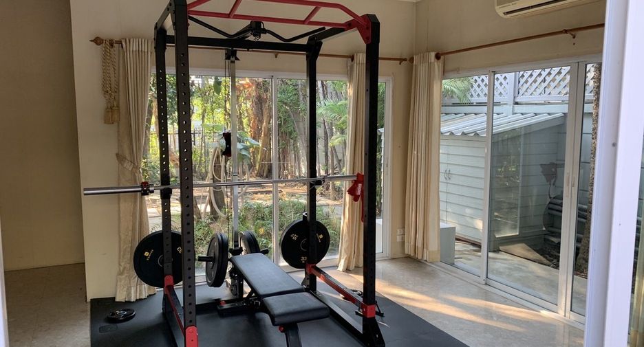 For sale 5 bedrooms villa in Bang Khun Thian, Bangkok