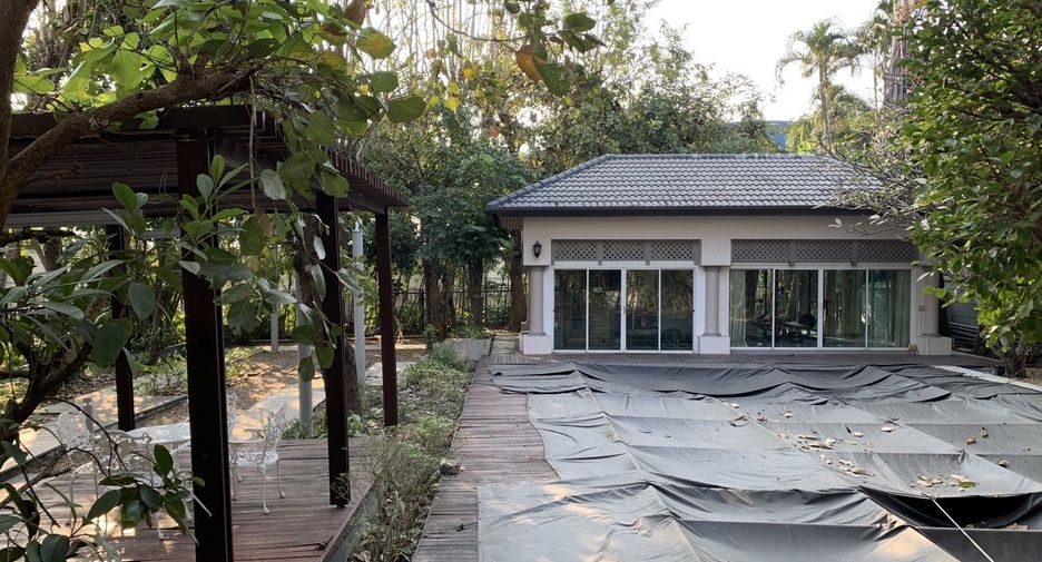 For sale 5 bedrooms villa in Bang Khun Thian, Bangkok