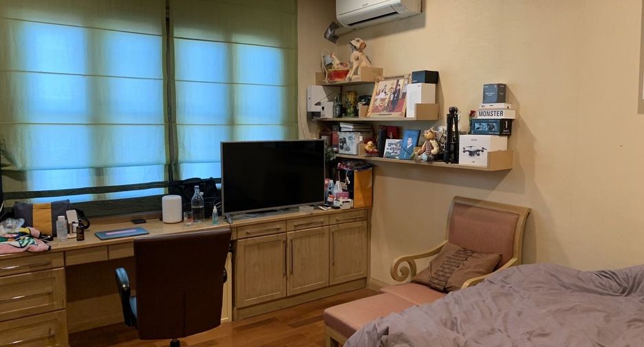 For sale 5 bedrooms villa in Bang Khun Thian, Bangkok