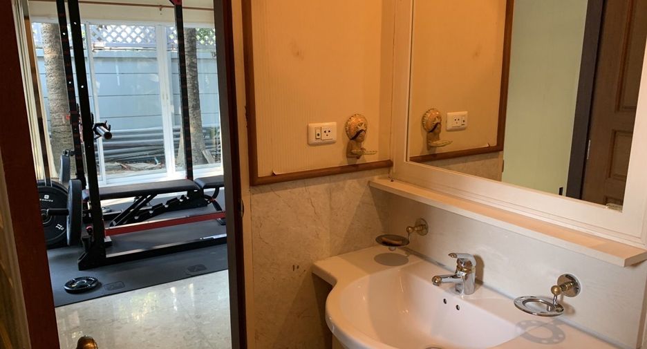 For sale 5 bedrooms villa in Bang Khun Thian, Bangkok