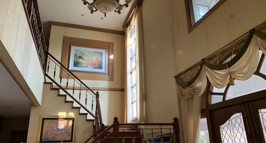 For sale 5 bedrooms villa in Bang Khun Thian, Bangkok