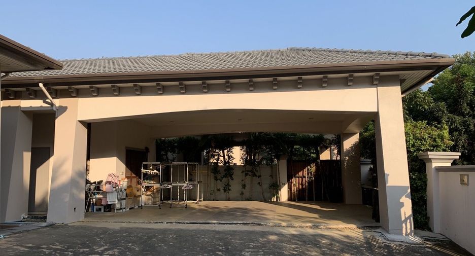 For sale 5 bedrooms villa in Bang Khun Thian, Bangkok