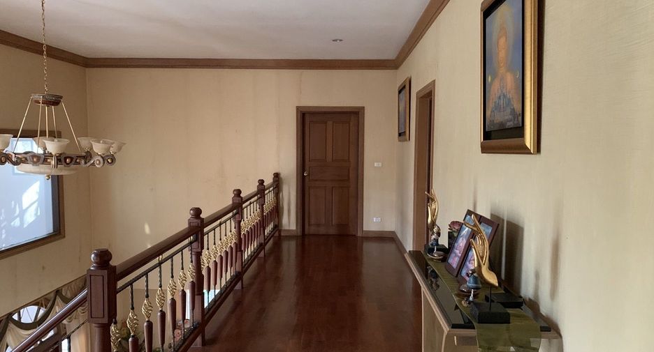 For sale 5 bedrooms villa in Bang Khun Thian, Bangkok
