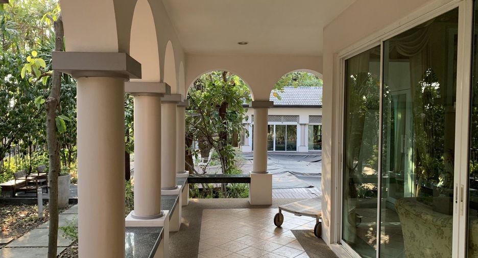 For sale 5 bedrooms villa in Bang Khun Thian, Bangkok