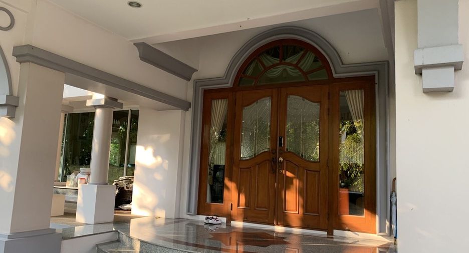 For sale 5 bedrooms villa in Bang Khun Thian, Bangkok