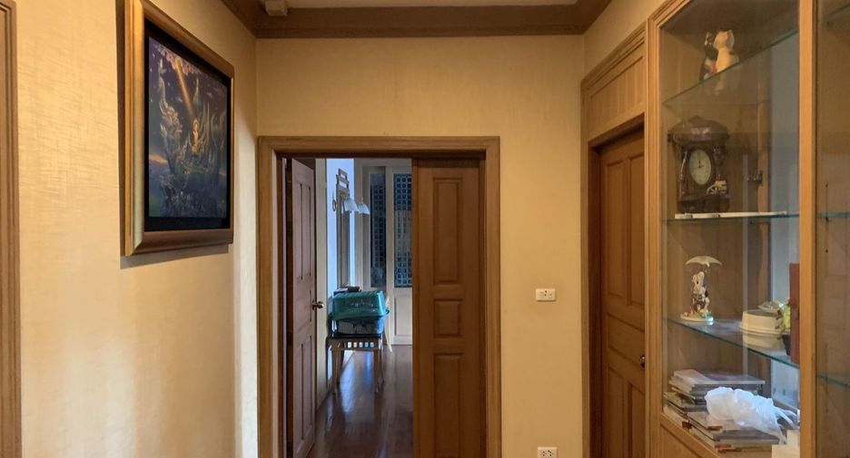For sale 5 bedrooms villa in Bang Khun Thian, Bangkok