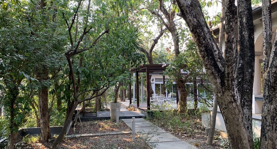For sale 5 bedrooms villa in Bang Khun Thian, Bangkok