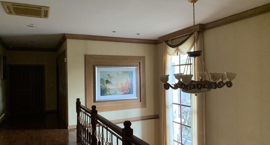 For sale 5 bedrooms villa in Bang Khun Thian, Bangkok