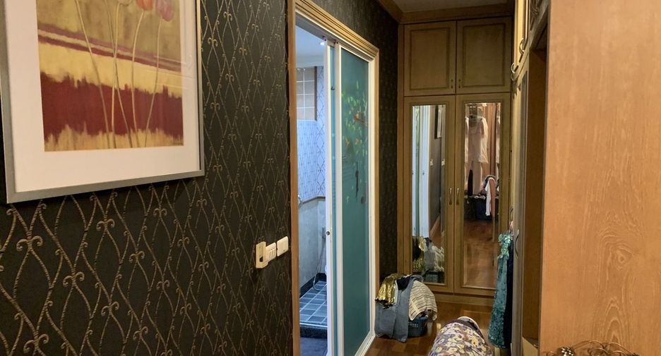 For sale 5 bedrooms villa in Bang Khun Thian, Bangkok