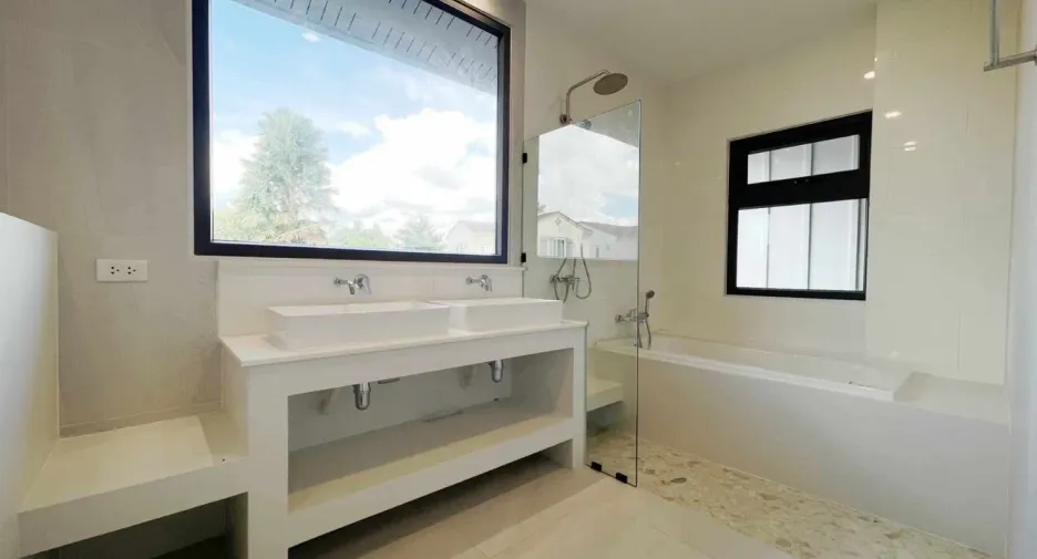 For sale 4 bedrooms house in Hat Yai, Songkhla