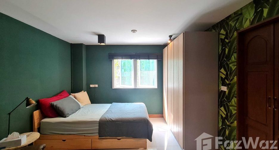 For sale 3 bedrooms condo in Huai Khwang, Bangkok