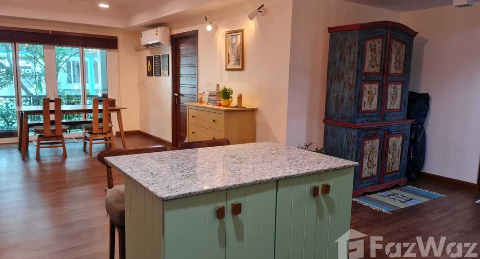 For sale 3 bedrooms condo in Huai Khwang, Bangkok
