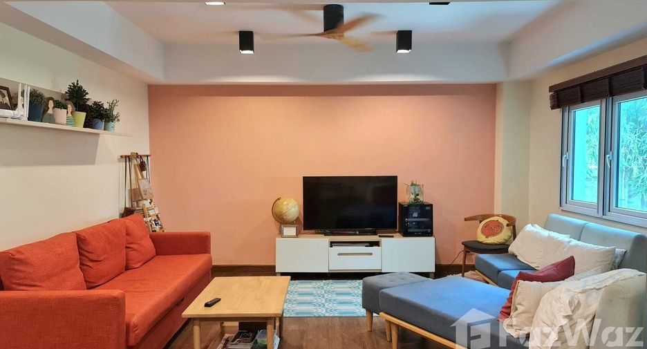 For sale 3 bedrooms condo in Huai Khwang, Bangkok