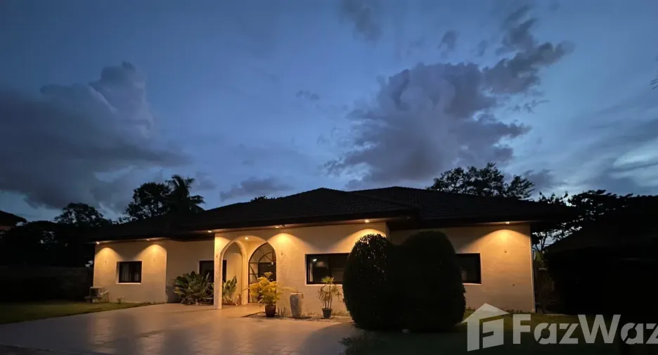 Haus zur Miete mit 5 Zimmer in Bang Lamung, Chonburi