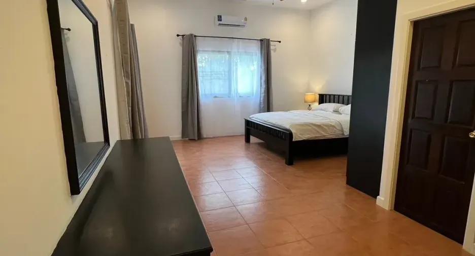 Haus zur Miete mit 5 Zimmer in Bang Lamung, Chonburi