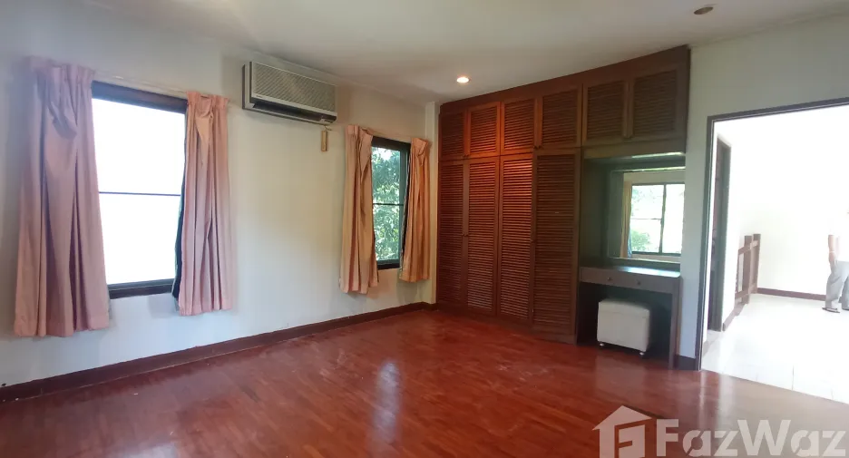 Casa adosada en venta de 4 habitaciones en Sattahip, Chonburi