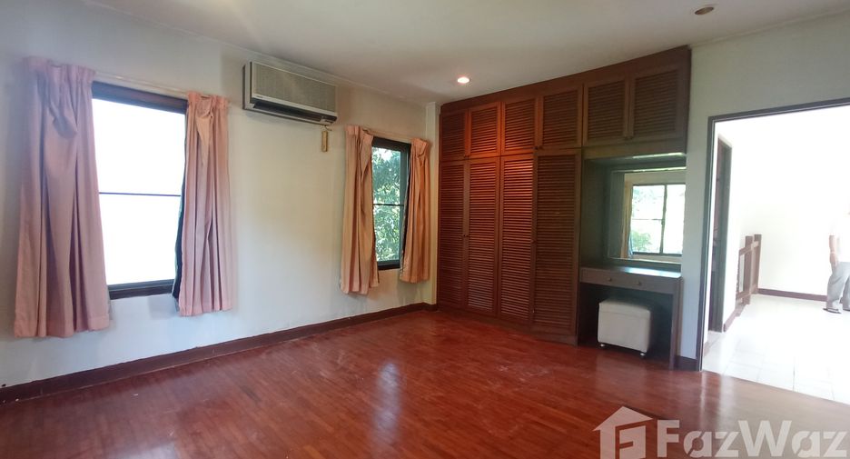 For sale 4 bedrooms townhouse in Na Jomtien, Pattaya