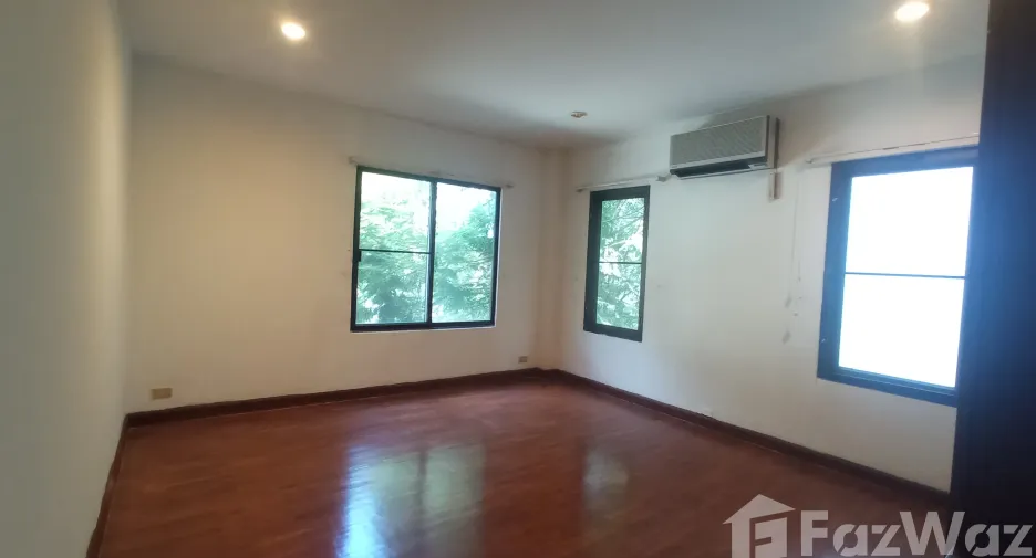 Casa adosada en venta de 4 habitaciones en Sattahip, Chonburi