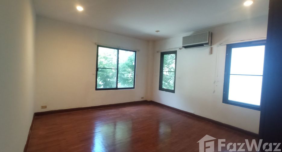 For sale 4 bedrooms townhouse in Na Jomtien, Pattaya