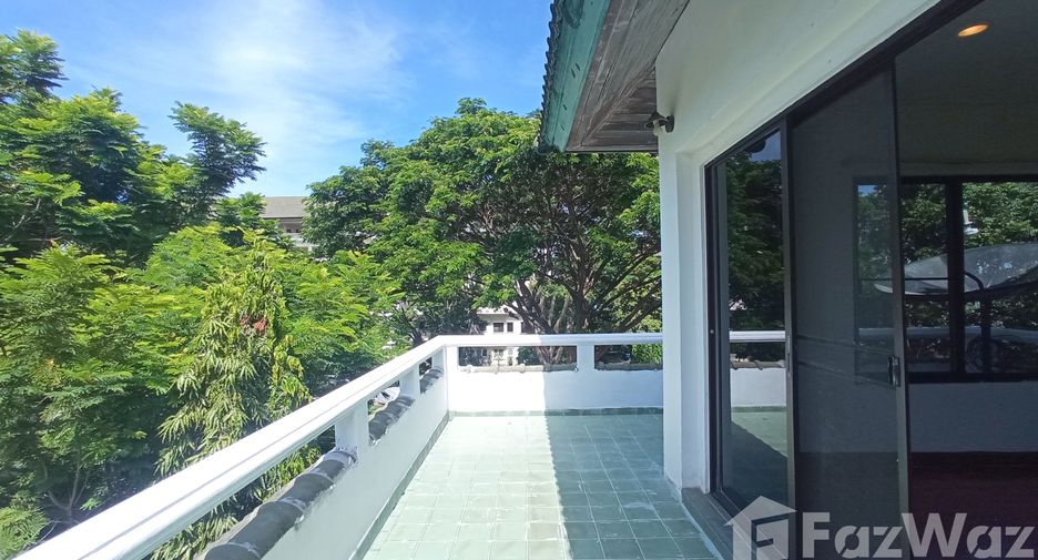 For sale 4 bedrooms townhouse in Na Jomtien, Pattaya