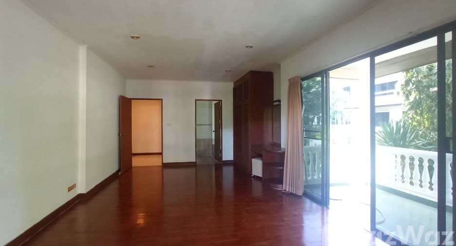 For sale 4 bedrooms townhouse in Na Jomtien, Pattaya
