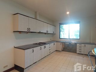 À vendre 4 chambres maison de ville à Na Jomtien, Pattaya