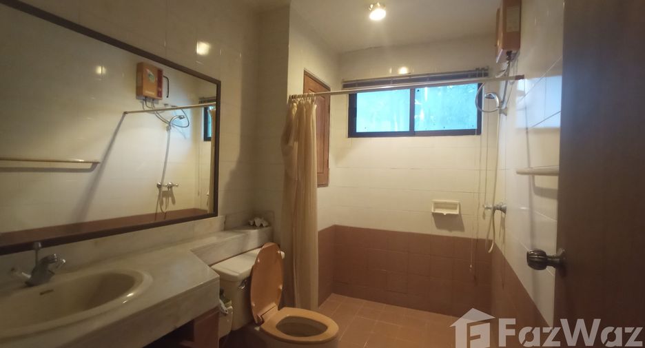 For sale 4 bedrooms townhouse in Na Jomtien, Pattaya