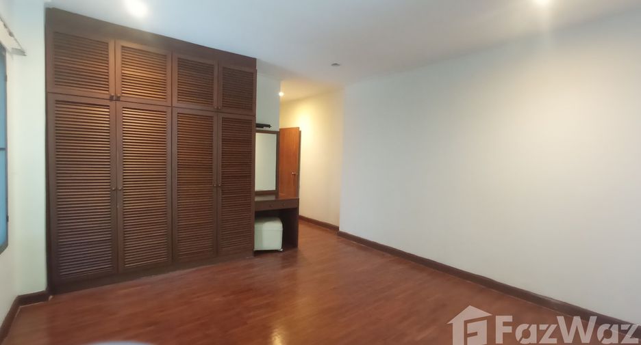 For sale 4 bedrooms townhouse in Na Jomtien, Pattaya