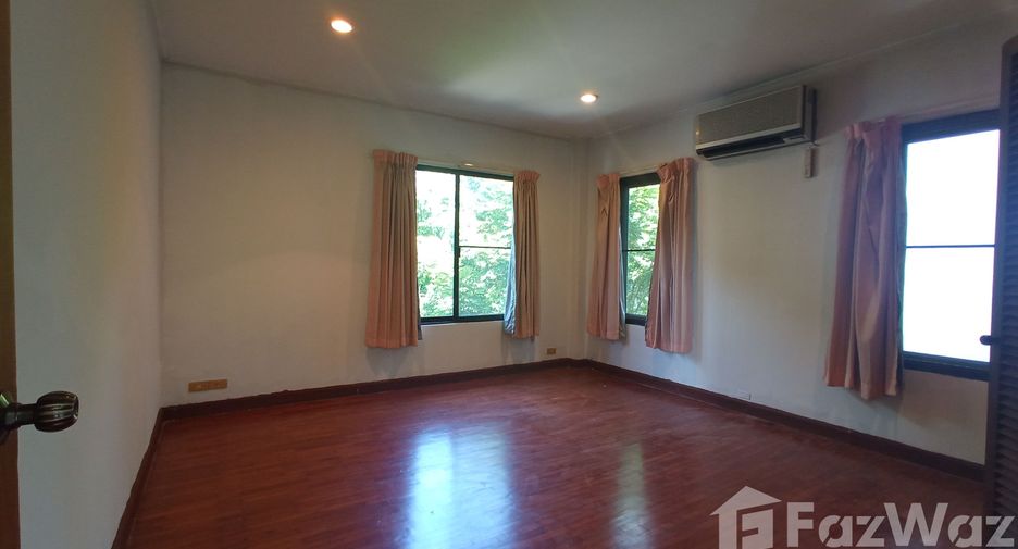 For sale 4 bedrooms townhouse in Na Jomtien, Pattaya