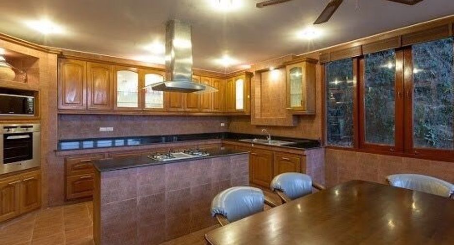 Villa en alquiler de 6 habitaciones en Kathu, Phuket