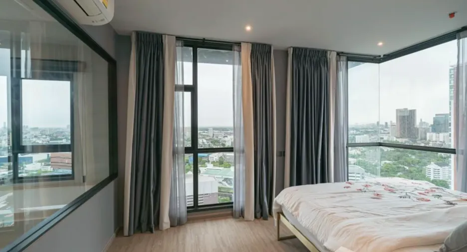 Condo en venta y en alquiler de 3 habitaciones en Watthana, Bangkok