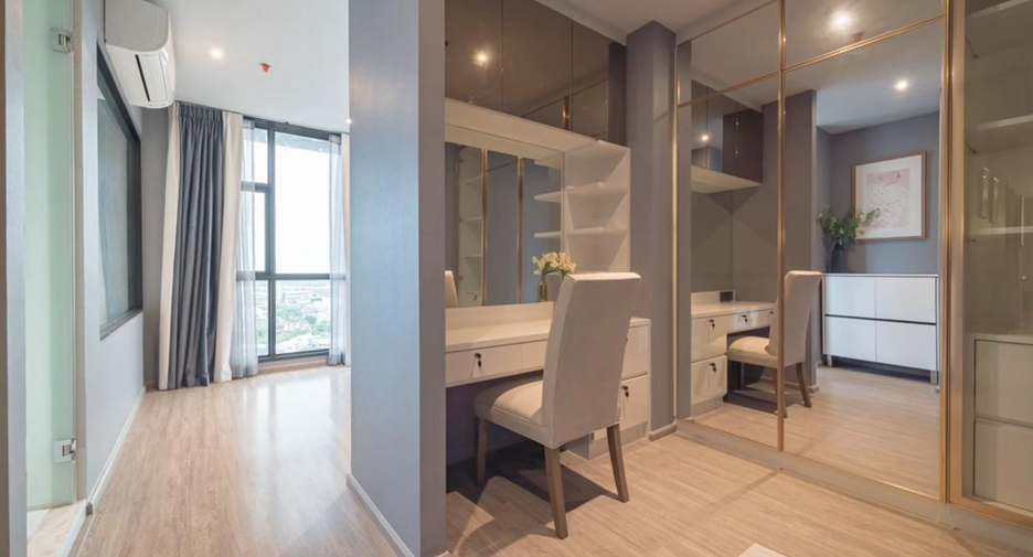 Condo en venta y en alquiler de 3 habitaciones en Watthana, Bangkok