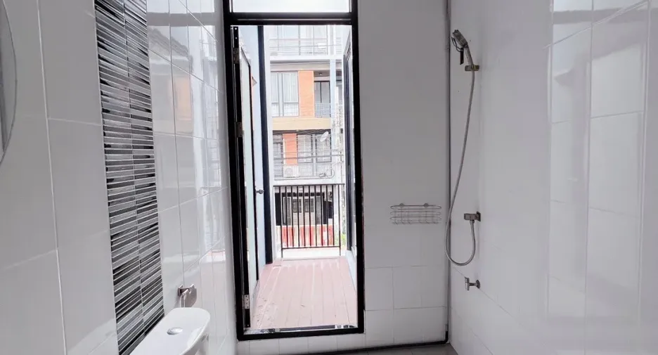 For rent and for sale 4 bedrooms townhouse in Pak Kret, Nonthaburi