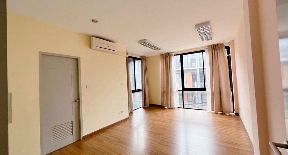For sale and for rent 4 bedrooms townhouse in Pak Kret, Nonthaburi