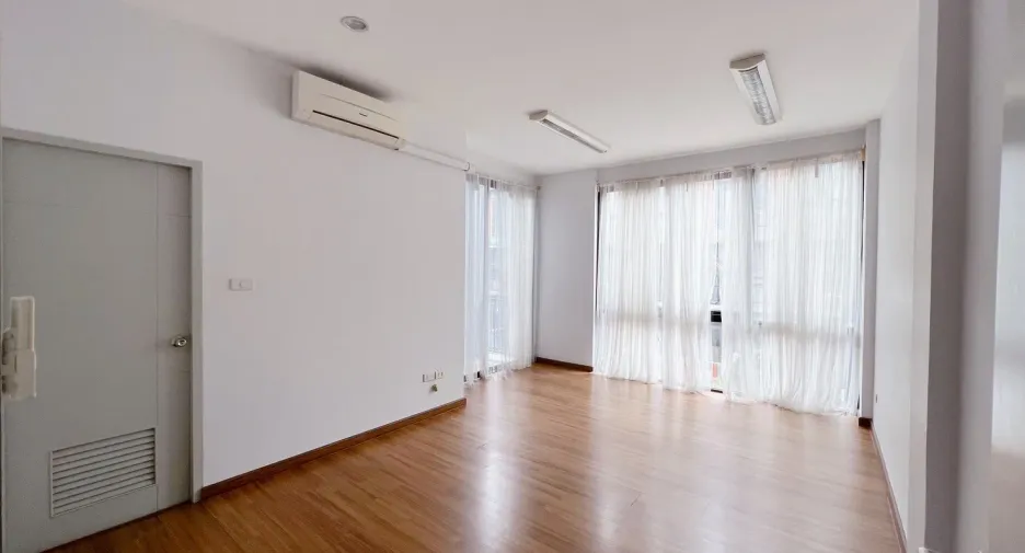 For rent and for sale 4 bedrooms townhouse in Pak Kret, Nonthaburi